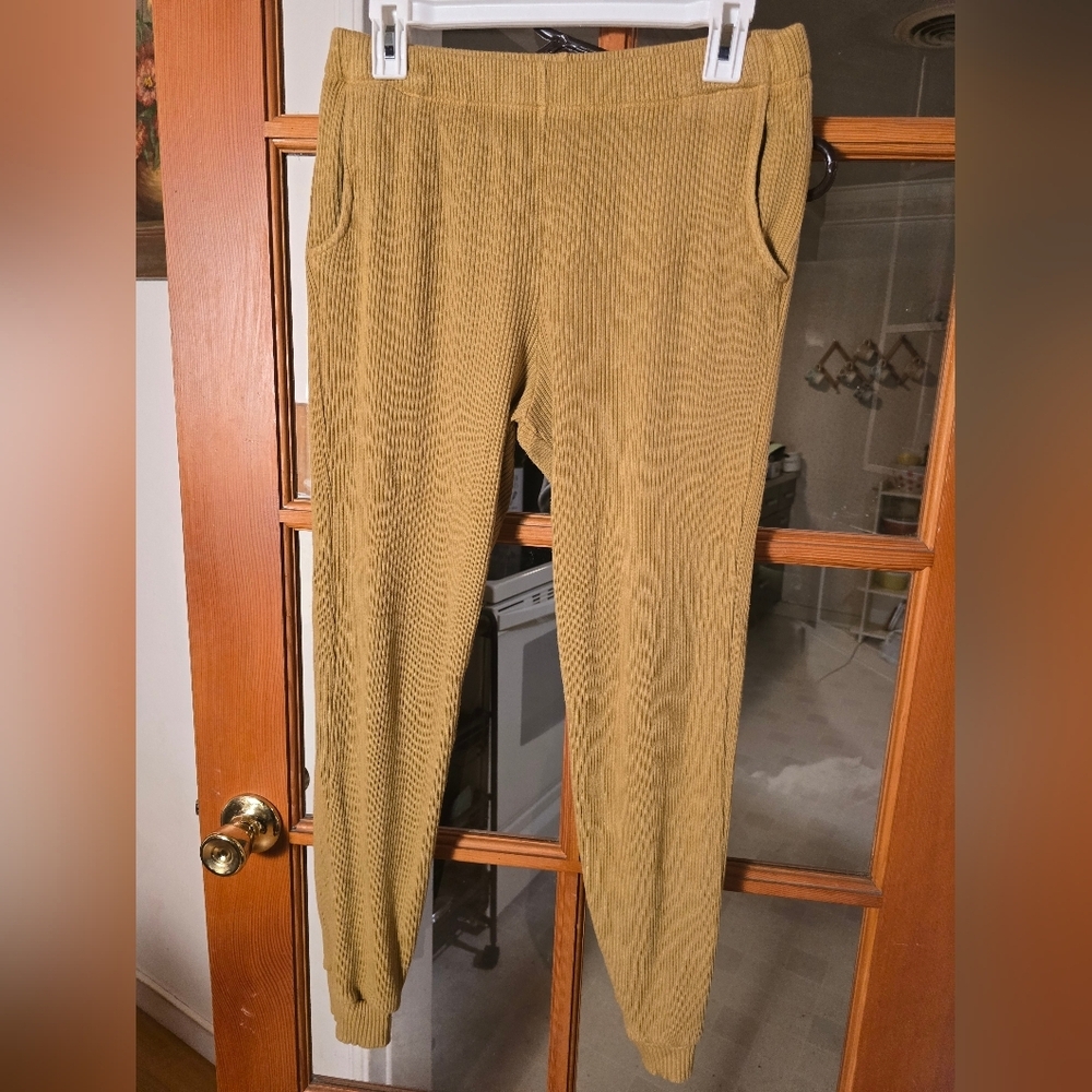 Monrow Ribbed Jogger Pants